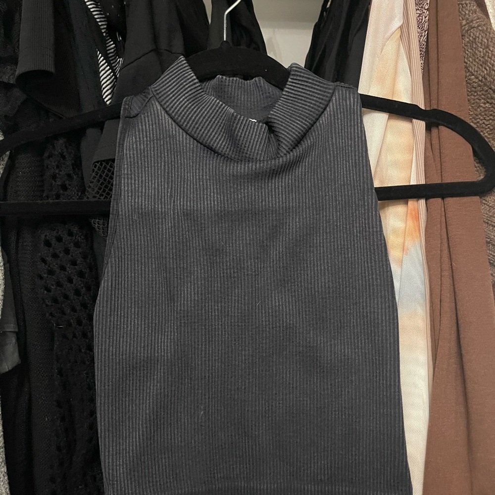 Gray Ribbed Sleeveless Tank Top with Mandarin Collar